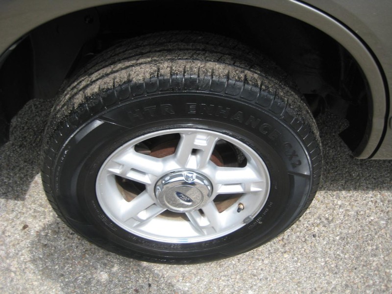 Ford Explorer Vehicle Image 10