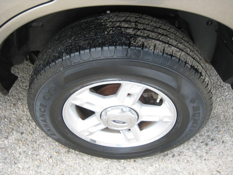 Ford Explorer Vehicle Image 11