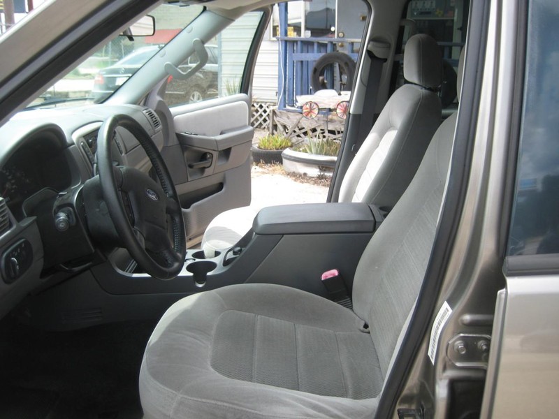 Ford Explorer Vehicle Image 17