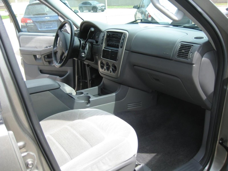 Ford Explorer Vehicle Image 19