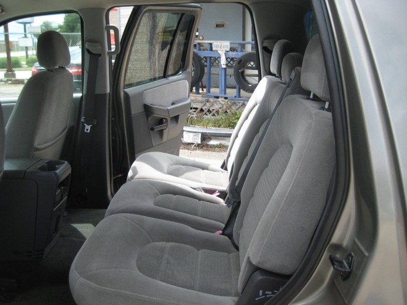 Ford Explorer Vehicle Image 22