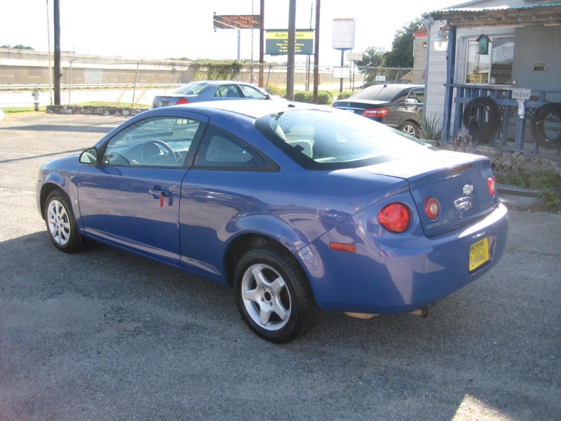 Chevrolet Cobalt Vehicle Image 02