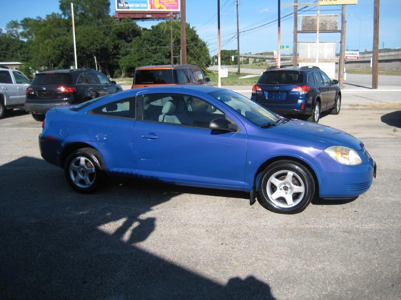 Chevrolet Cobalt Vehicle Image 04