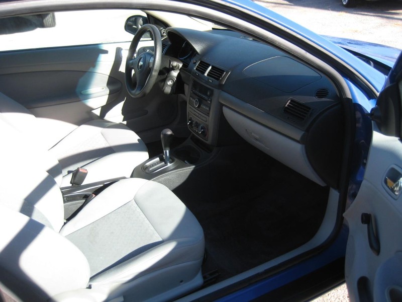 Chevrolet Cobalt Vehicle Image 11