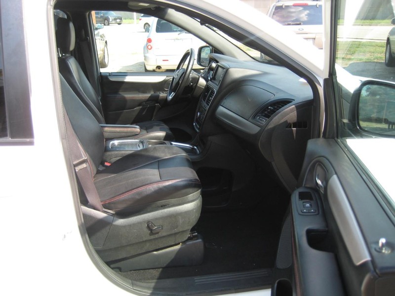 Dodge Grand Caravan Vehicle Image 12