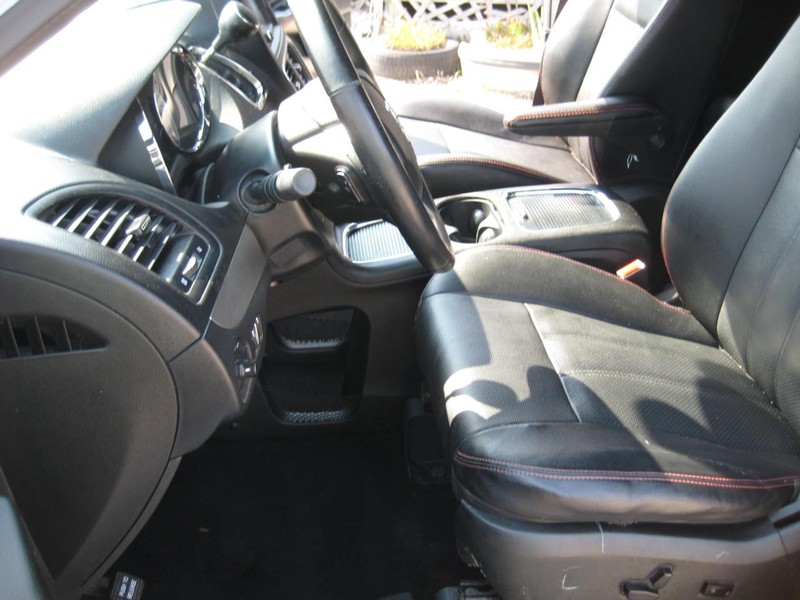 Dodge Grand Caravan Vehicle Image 15