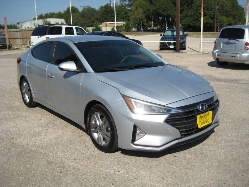 Hyundai Elantra Vehicle Image 06