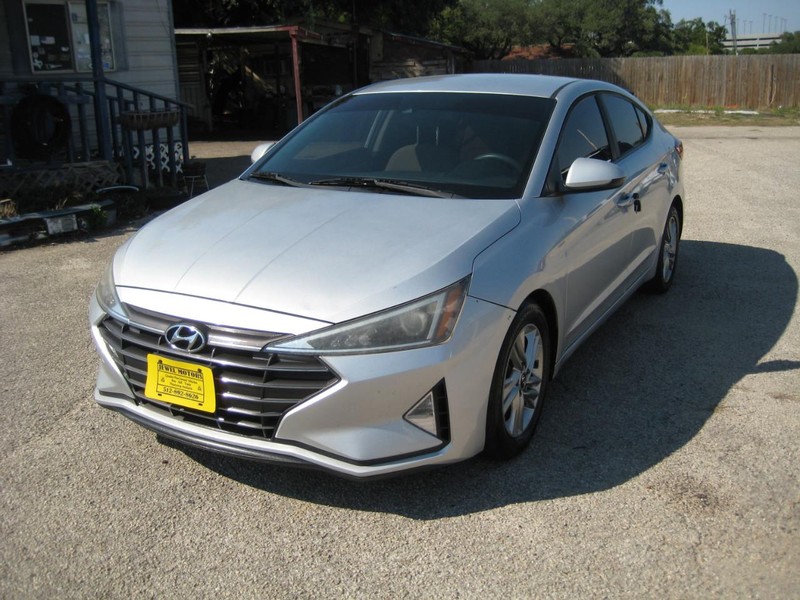 Hyundai Elantra Vehicle Image 07