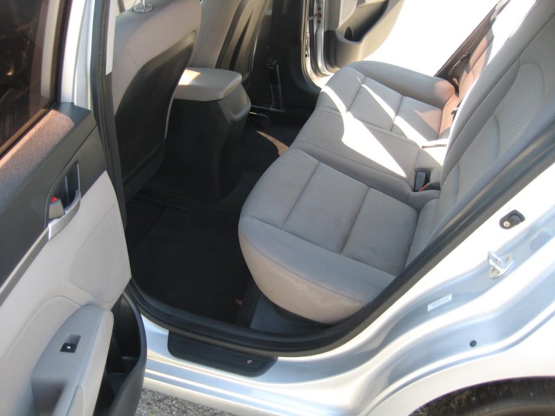 Hyundai Elantra Vehicle Image 20