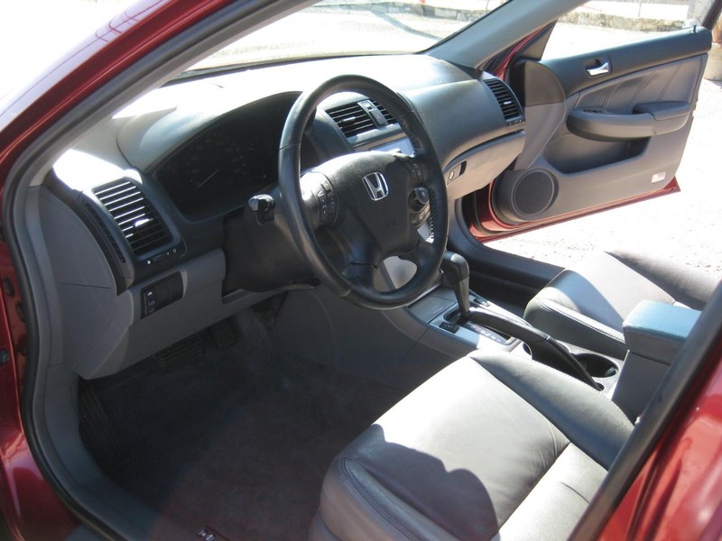 Honda Accord Vehicle Image 16