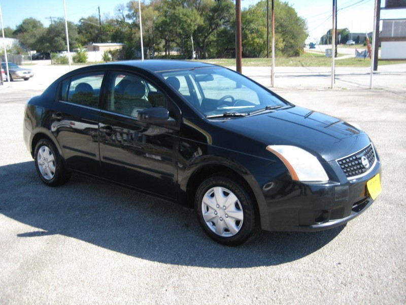 Nissan Sentra Vehicle Full-screen Gallery Image 08