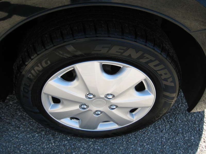 Nissan Sentra Vehicle Full-screen Gallery Image 09