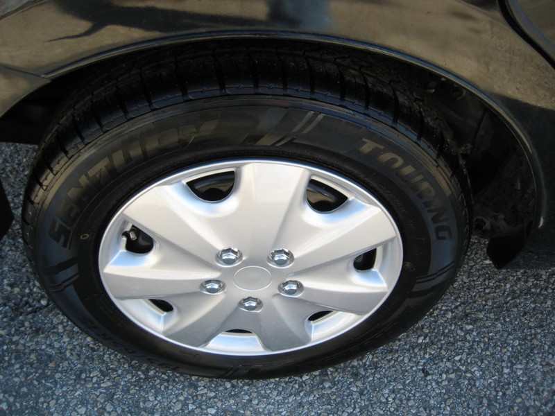 Nissan Sentra Vehicle Full-screen Gallery Image 10