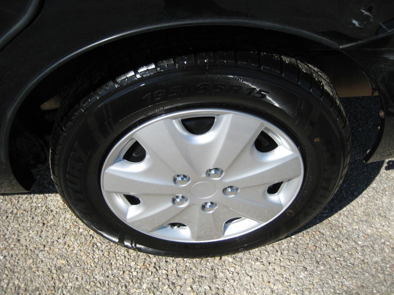 Nissan Sentra Vehicle Full-screen Gallery Image 11