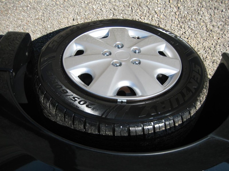 Nissan Sentra Vehicle Full-screen Gallery Image 12