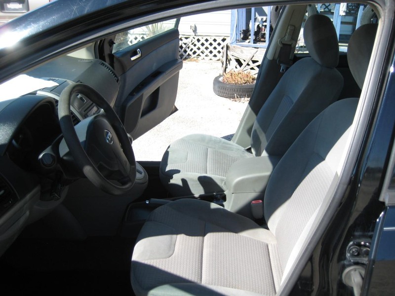 Nissan Sentra Vehicle Full-screen Gallery Image 17