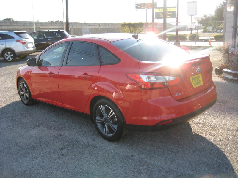 Ford Focus Vehicle Image 04