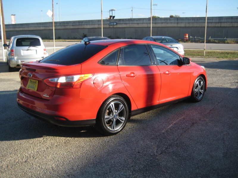 Ford Focus Vehicle Image 06