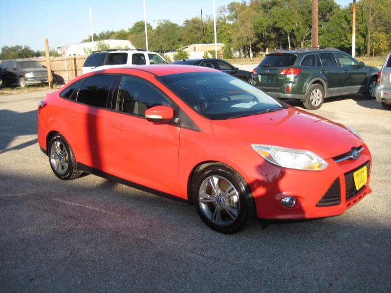 Ford Focus Vehicle Image 08