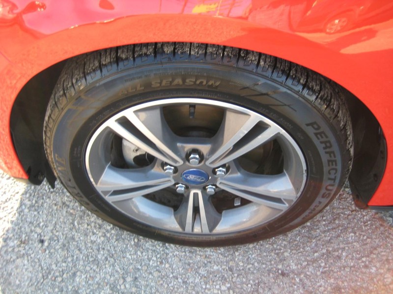 Ford Focus Vehicle Image 12