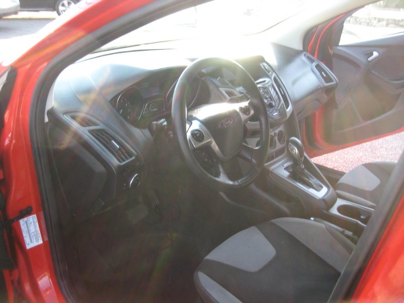 Ford Focus Vehicle Image 16