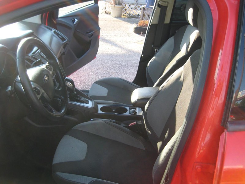 Ford Focus Vehicle Image 17