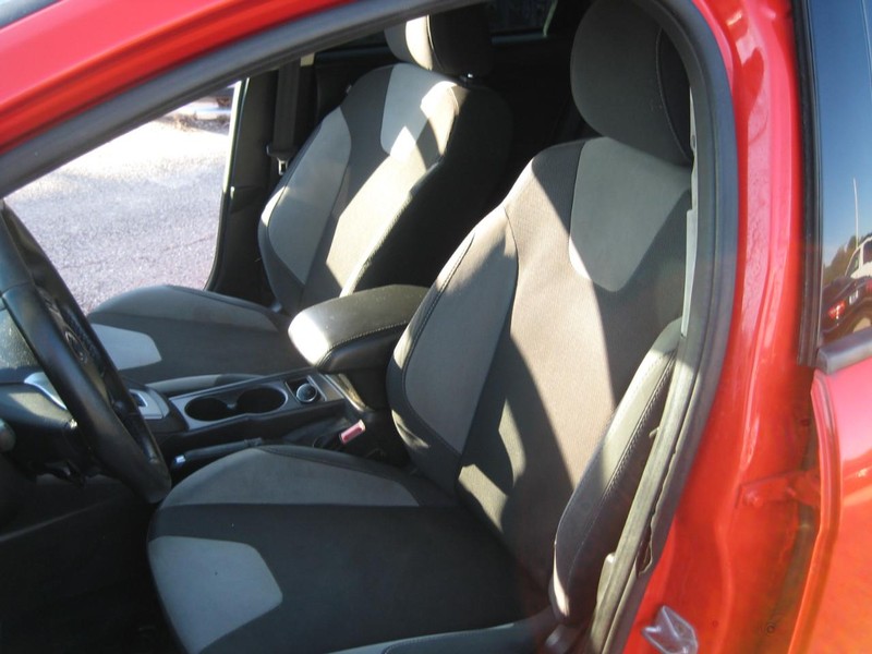 Ford Focus Vehicle Image 18