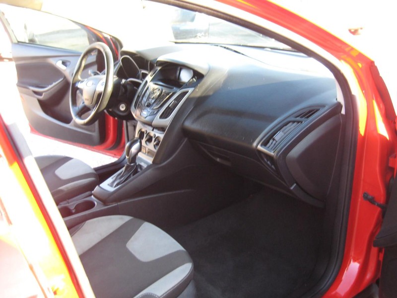 Ford Focus Vehicle Image 19