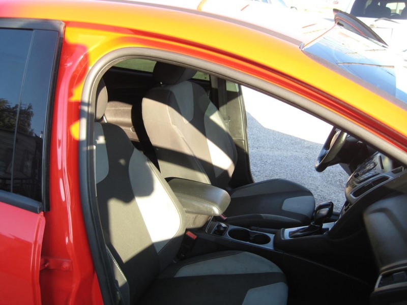 Ford Focus Vehicle Image 21