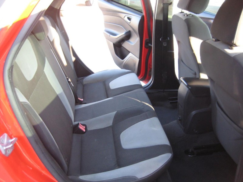 Ford Focus Vehicle Image 24