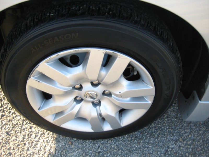 Nissan Altima Vehicle Full-screen Gallery Image 12