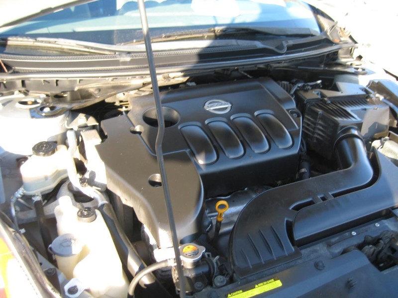 Nissan Altima Vehicle Full-screen Gallery Image 13