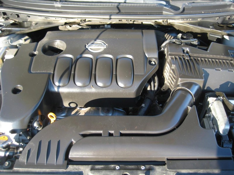 Nissan Altima Vehicle Full-screen Gallery Image 14