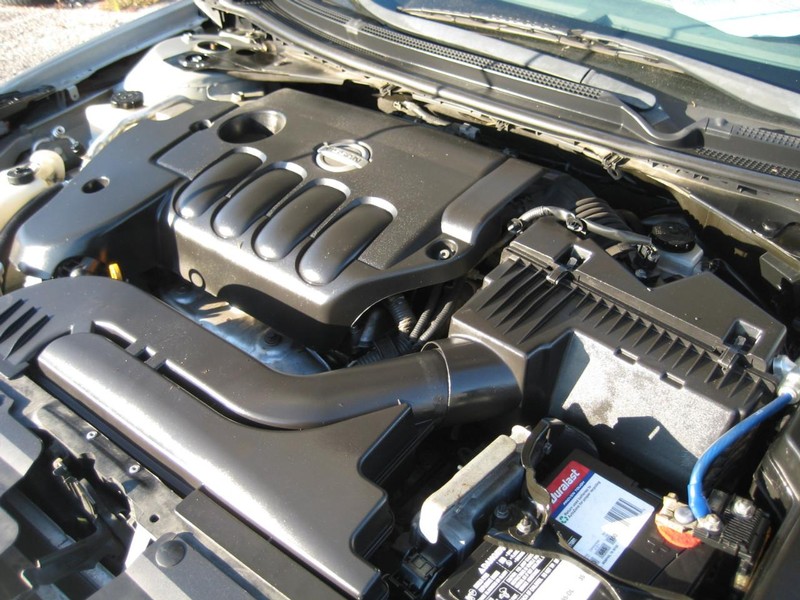 Nissan Altima Vehicle Full-screen Gallery Image 15