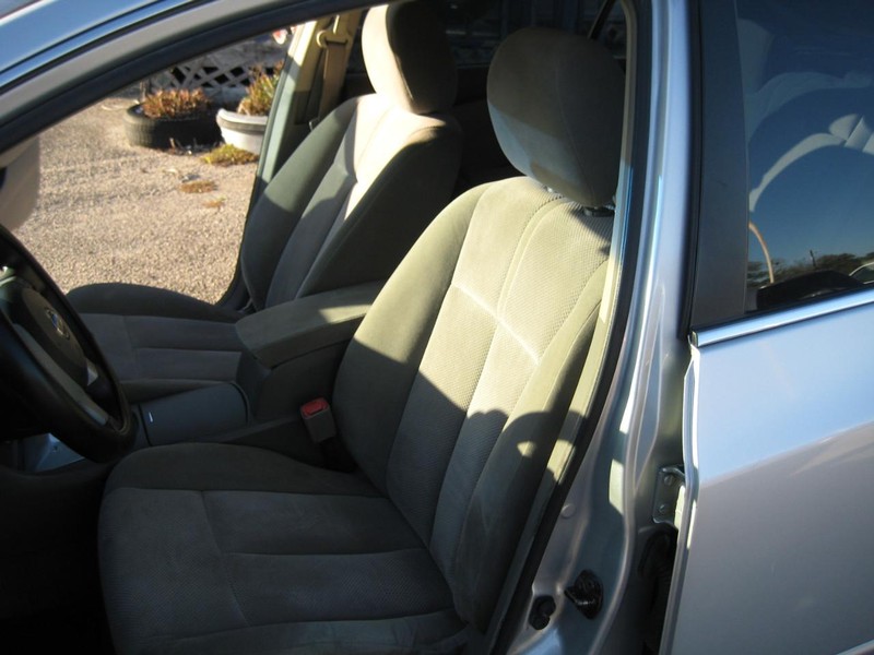 Nissan Altima Vehicle Full-screen Gallery Image 16