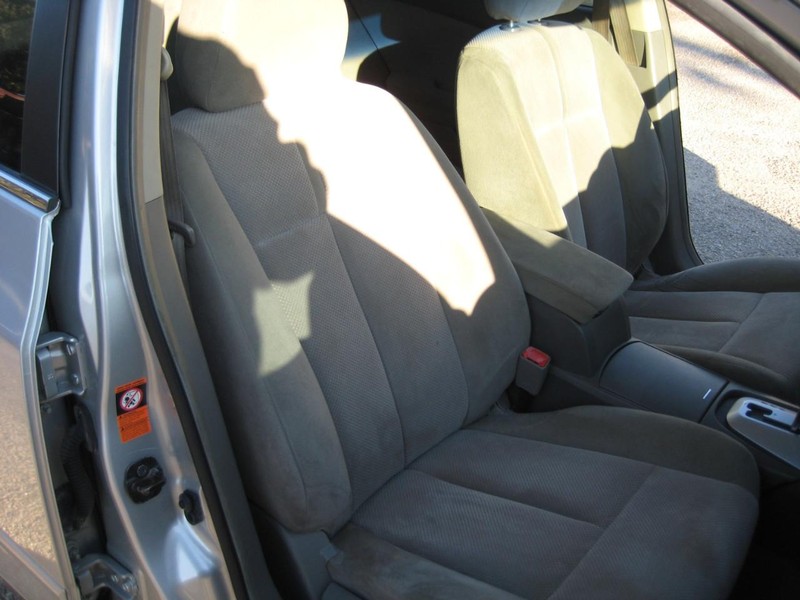 Nissan Altima Vehicle Full-screen Gallery Image 17