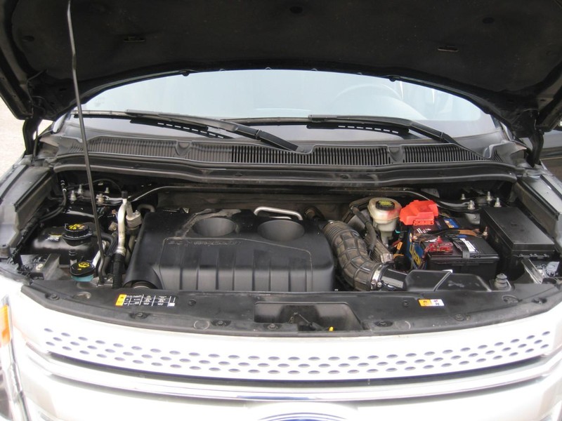 Ford Explorer Vehicle Full-screen Gallery Image 12