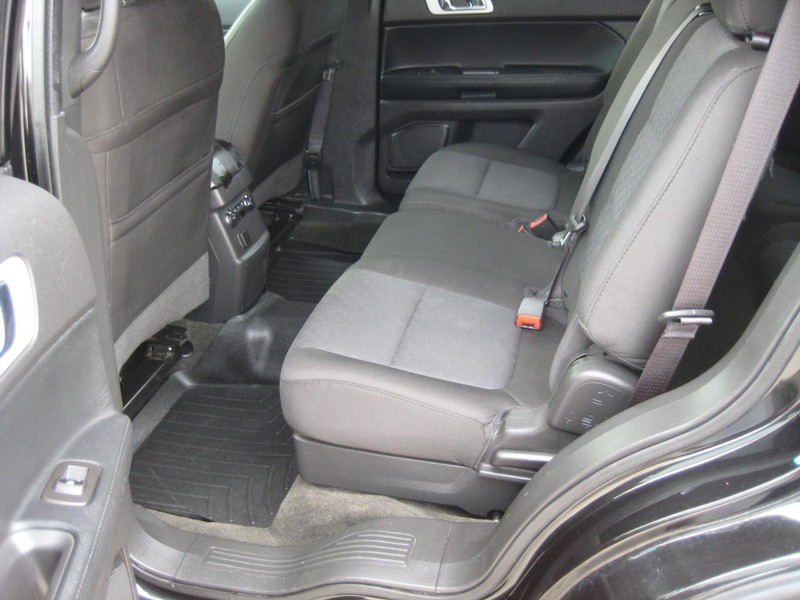 Ford Explorer Vehicle Full-screen Gallery Image 13
