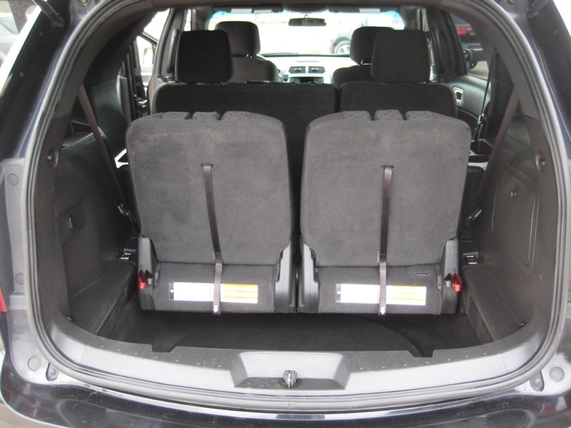 Ford Explorer Vehicle Full-screen Gallery Image 14