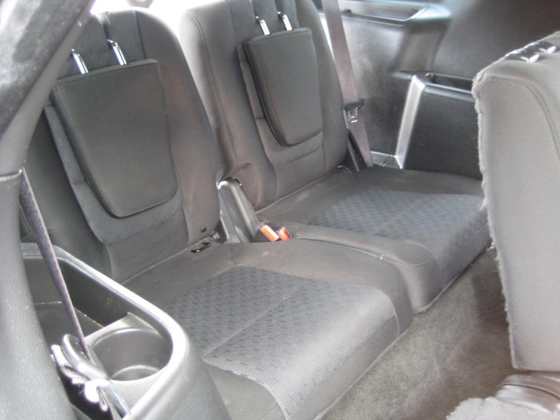 Ford Explorer Vehicle Full-screen Gallery Image 16