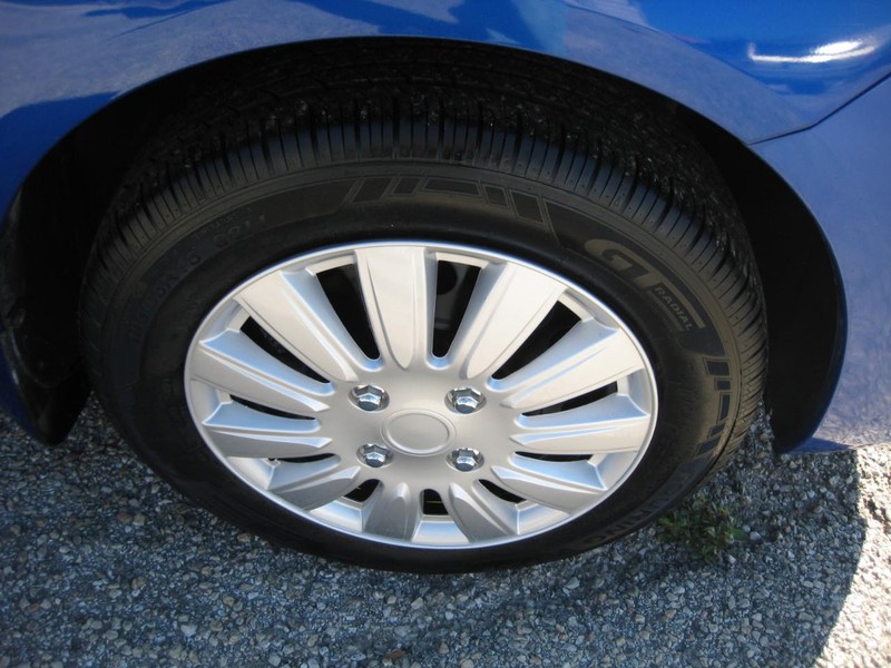 Nissan Versa Vehicle Full-screen Gallery Image 10