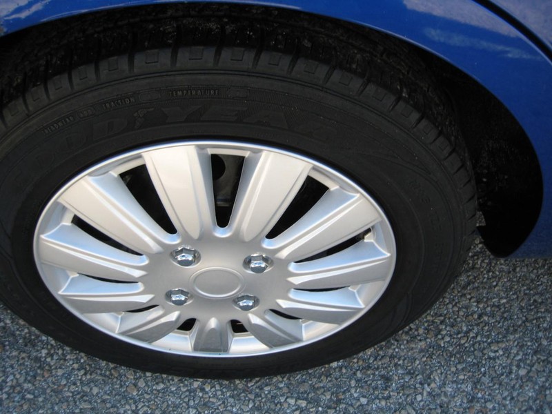 Nissan Versa Vehicle Full-screen Gallery Image 11