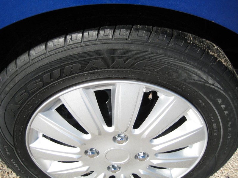 Nissan Versa Vehicle Full-screen Gallery Image 12