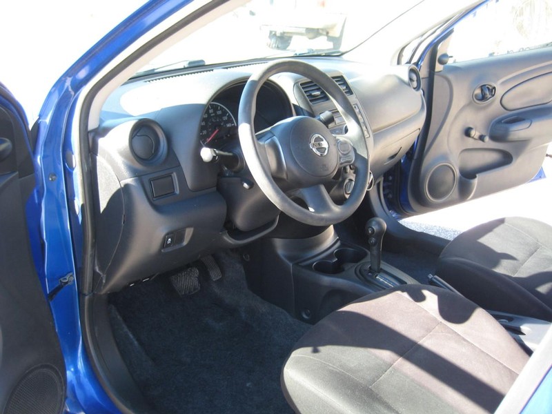 Nissan Versa Vehicle Full-screen Gallery Image 16