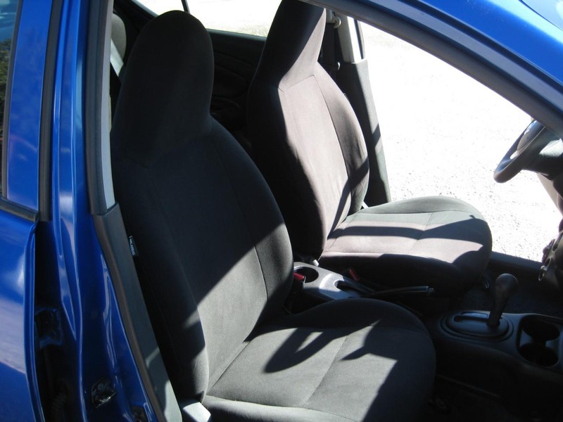 Nissan Versa Vehicle Full-screen Gallery Image 21