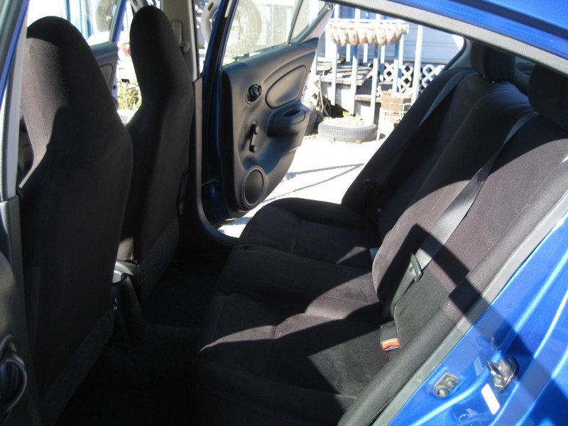 Nissan Versa Vehicle Full-screen Gallery Image 22