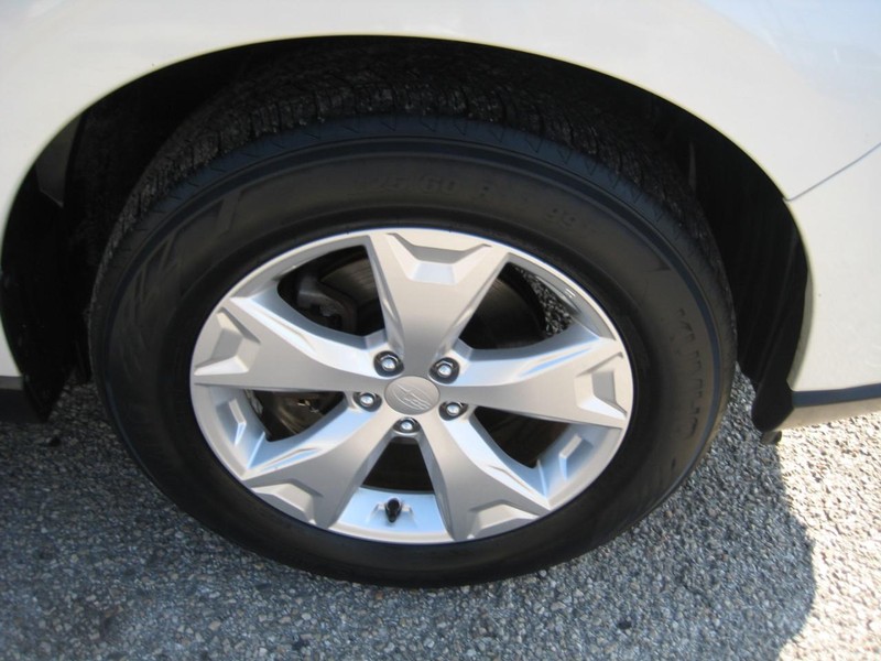 Subaru Forester Vehicle Full-screen Gallery Image 09