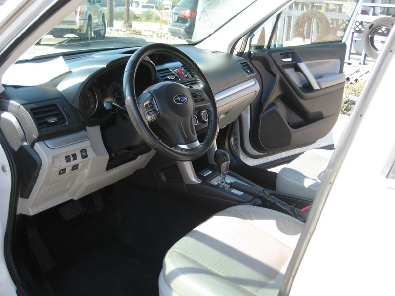 Subaru Forester Vehicle Full-screen Gallery Image 16