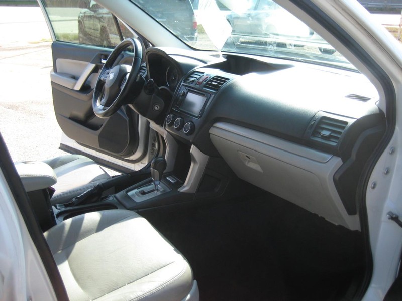 Subaru Forester Vehicle Full-screen Gallery Image 18