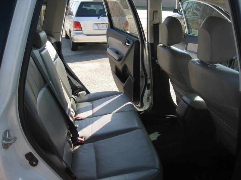 Subaru Forester Vehicle Full-screen Gallery Image 21